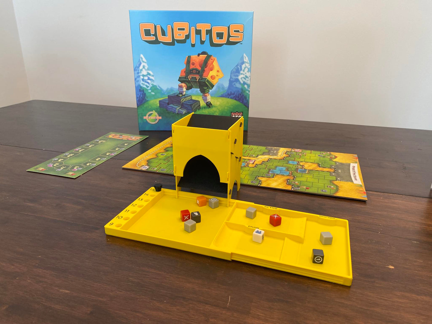 Cubitos Dice Tray and Dice Tower